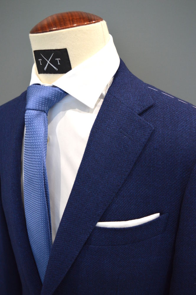Costume sur mesure veste bleu tissus Maison Vitale Barberis